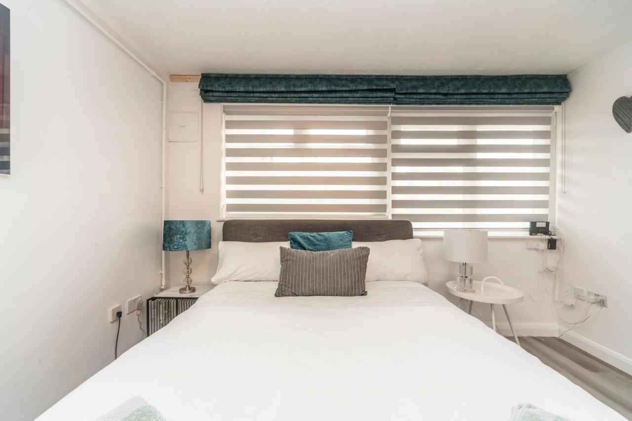 10 Boutique Studio Apartment Near Tube - Quiet Location Little Missenden Luaran gambar