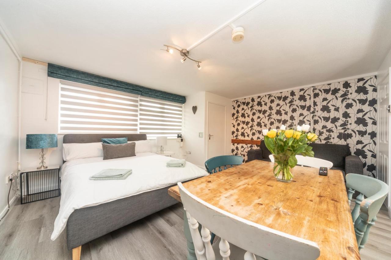 10 Boutique Studio Apartment Near Tube - Quiet Location Little Missenden Luaran gambar
