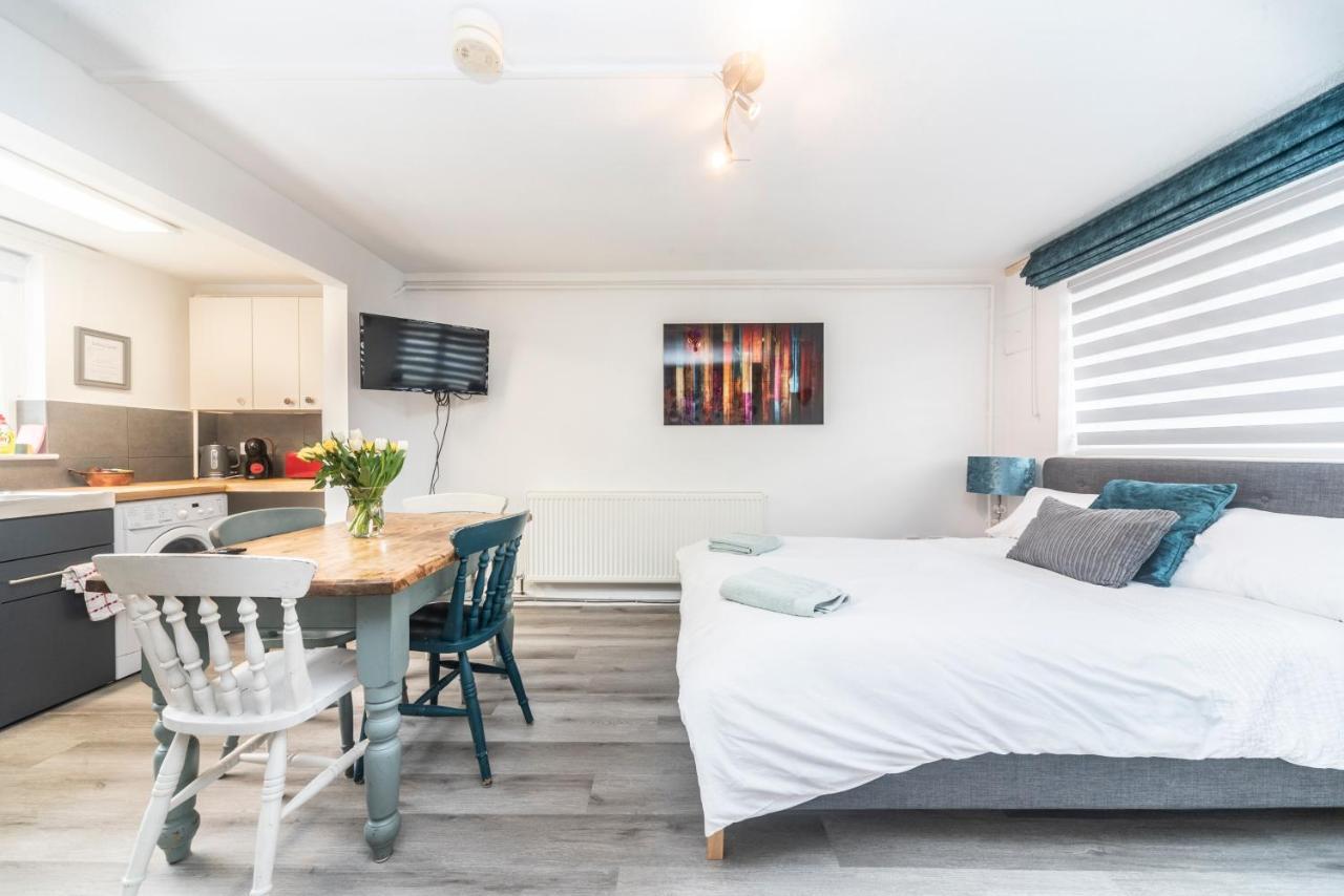 10 Boutique Studio Apartment Near Tube - Quiet Location Little Missenden Luaran gambar