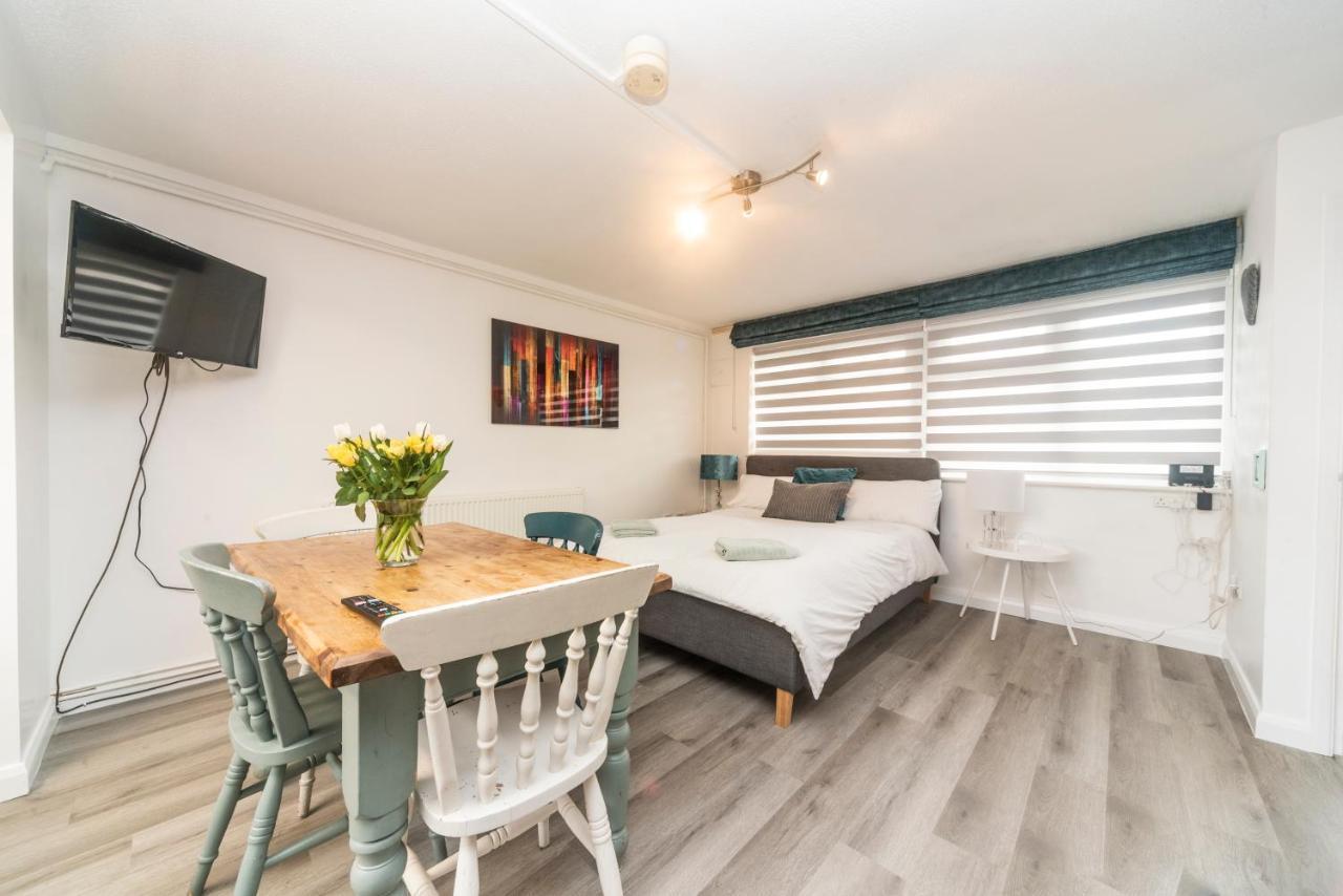 10 Boutique Studio Apartment Near Tube - Quiet Location Little Missenden Luaran gambar