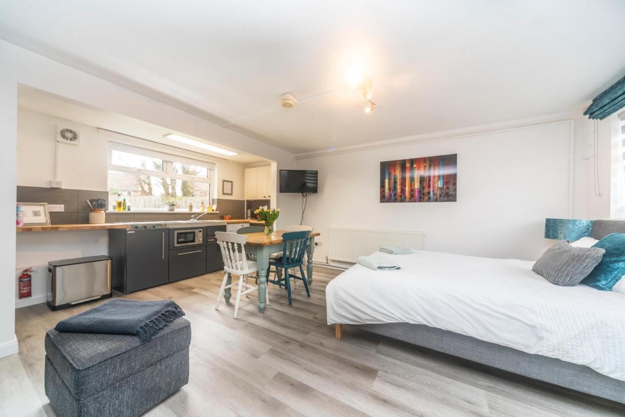 10 Boutique Studio Apartment Near Tube - Quiet Location Little Missenden Luaran gambar